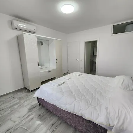 Anchor Apartments Shengjin Exterior photo